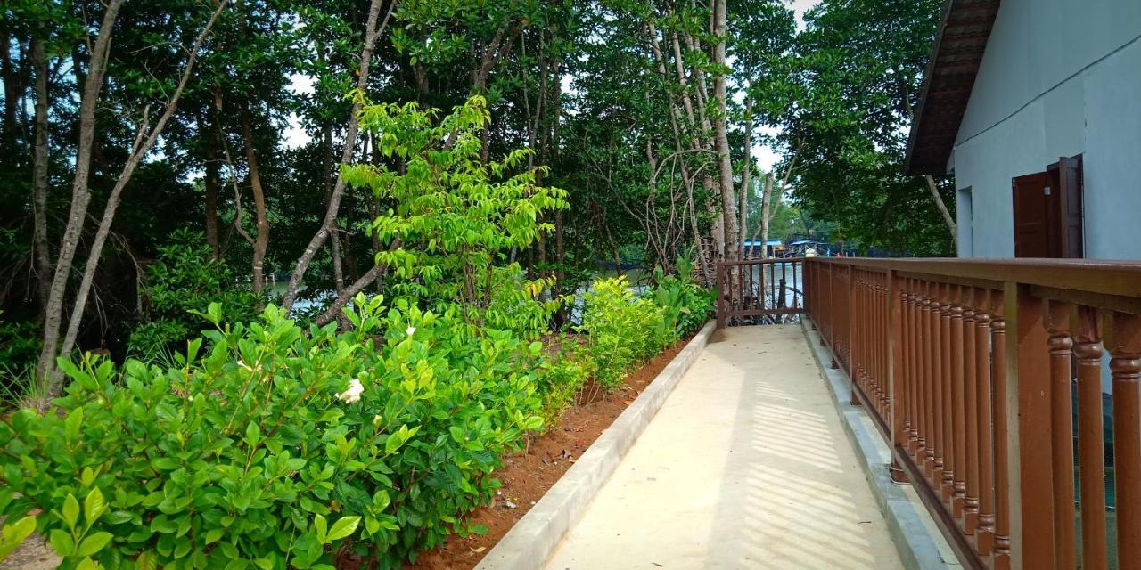 Noor Arfa River Chalet Kuala Terengganu Kültér fotó
